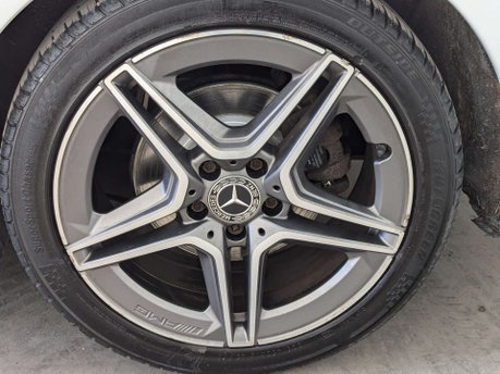 Mercedes-Benz A Class 1.3 A 200 AMG Line Exeutive Auto 5dr 33