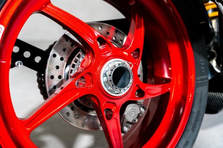 Norton V4 SV. MANX. PLATINUM BODYWORK. ÖHLINS SUSPENSION. RED OZ ALUMINIUM WHEELS 34