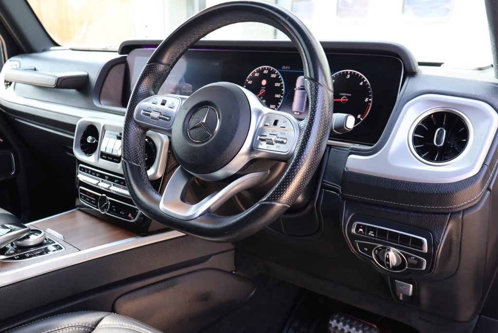 Mercedes-Benz G Series 2109 G 350 D 4MATIC AMG LINE PREMIUM MATT BLACK WRAPP 24