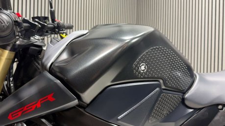 Suzuki GSR750 2013 ONLY 9K STUNNING EXAMPLE LONG MOT NAKED 750CC 24