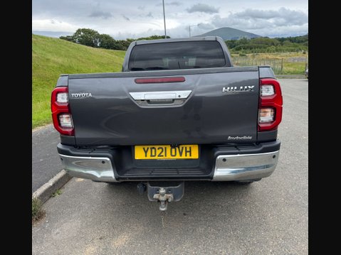 Toyota Hilux 2.4 HI-Luxury Invincible D-4D 4WD Double Cab Auto 4WD 5dr 4