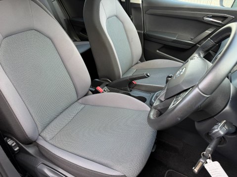 SEAT Arona TDI SE 1 OWNER 14