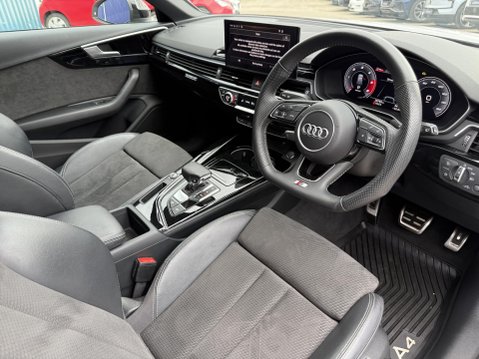 Audi A4 2.0 TDI 40 Black Edition Estate 5dr Diesel S Tronic quattro Euro 6 (s/s) (1 2