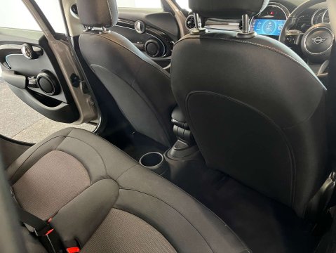 Mini Hatch 1.5 Cooper Classic Auto 5dr 33