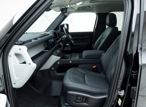 Land Rover Defender 110 XS Edition P400 14