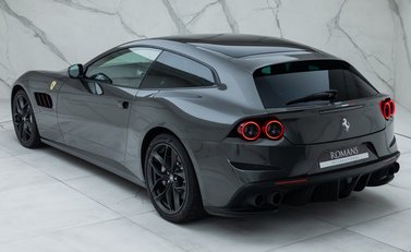 Ferrari GTC4 Lusso T 12