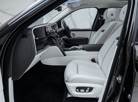 Rolls-Royce Cullinan Series II BLACK BADGE 15