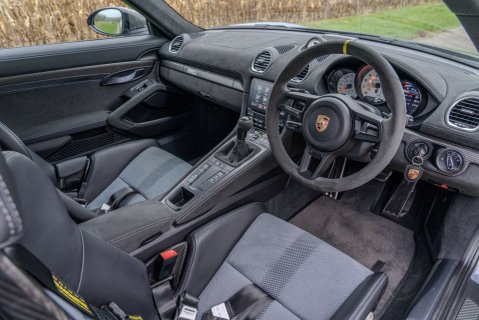 Porsche 718 GT4 RS 10