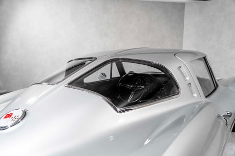 Chevrolet Corvette Stingray SPLIT WINDOW MANUAL FUELIE. FULL RESTO. MATCHING NUMBERS. IMMACULATE. 28