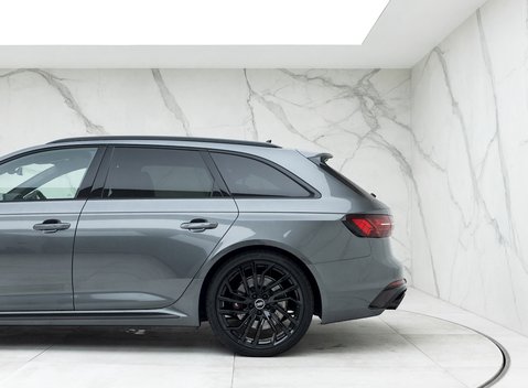 Audi RS4 Avant Carbon Black 33