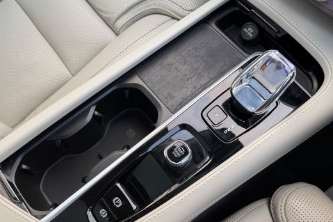 Volvo XC90 RECHARGE T8 ULTIMATE AWD - BLOND LEATHER - VAT QUALIFYING 55