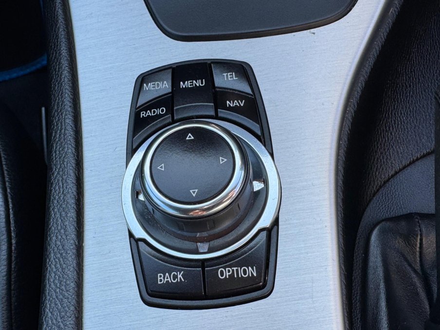 2012 BMW 3 Series — image 28