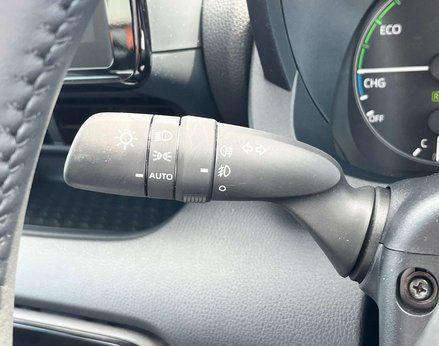 Toyota Yaris ICON HEV CVT 56