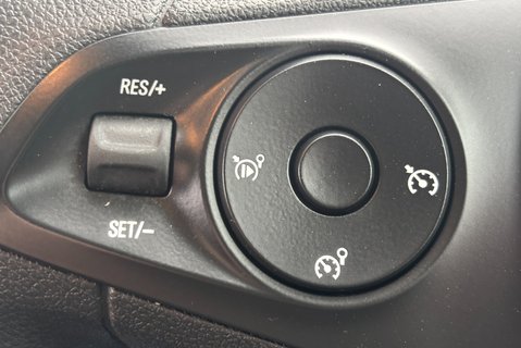 Vauxhall Combo L2H1 2300 100ps Pro Panel Van - Sat Nav / Rear Camera 31