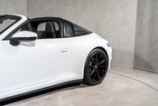 Porsche 911 TARGA 4 PDK. WARRANTY. ADAPTIVE CRUISE CONTROL. HEATED SEATS. HEATED WHEEL. 52