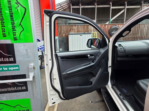 Isuzu D-Max BLADE DCB 24