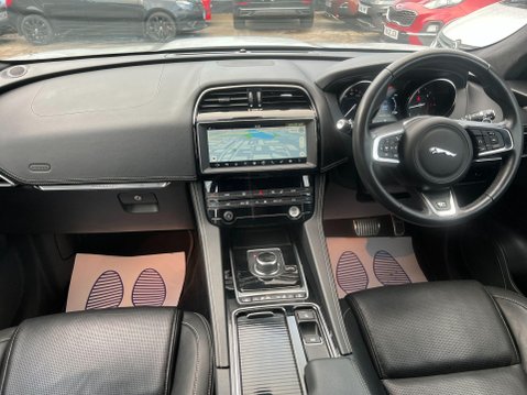 Jaguar F-Pace R-SPORT AWD 13
