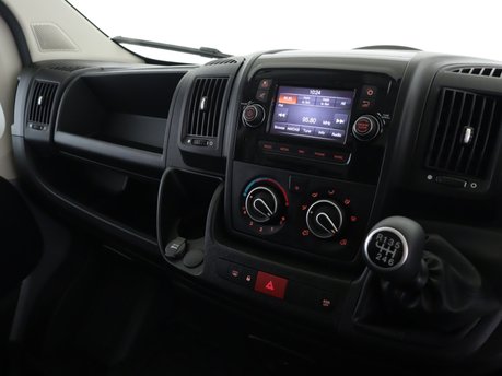Peugeot Boxer 2.2 BlueHDi L3H2 Professional Van 140ps 11