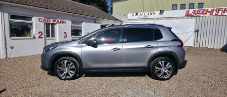 Peugeot 2008 S/S ALLURE..1FORMER KEEPER,7 MAIN DEALER SERVICES,STUNNING  1