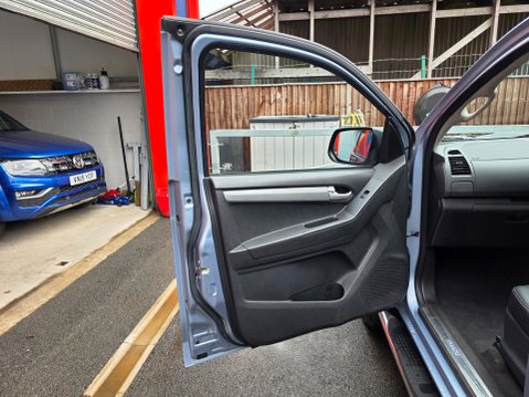 Isuzu D-Max TD CENTURION DCB AUTO 25