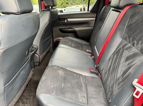 Toyota Hilux GR SPORT 4WD D-4D DCB 33