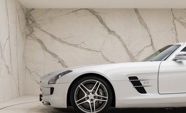 Mercedes-Benz SLS AMG 24