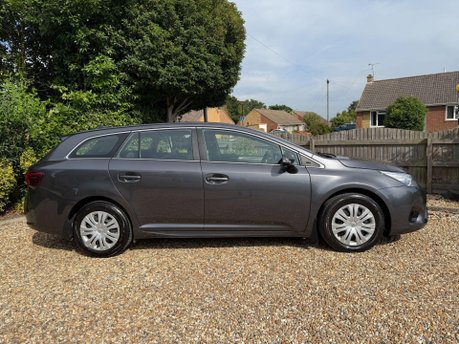 Toyota Avensis 1.6 D-4D Active Touring Sports Euro 6 (s/s) 5dr 4