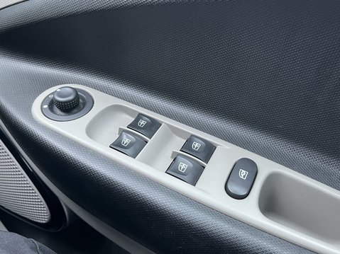 Renault Zoe 65kW i Dynamique Nav Quick Charge 41kWh 5dr Auto 24