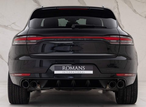 Porsche Macan TURBO PDK 19