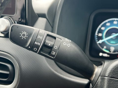 Hyundai KONA PREMIUM 33