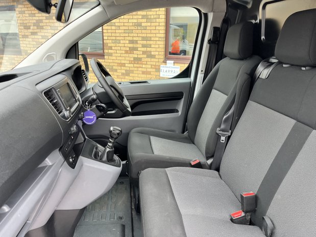 Vauxhall Vivaro VIVARO L2 DIESEL 2900 1.5d 100PS Dynamic H1 Van 17