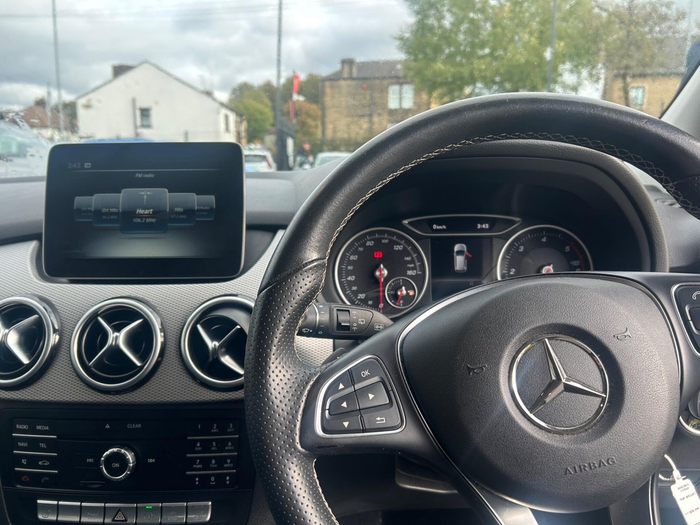 2017 Mercedes-Benz B-Class — image 7