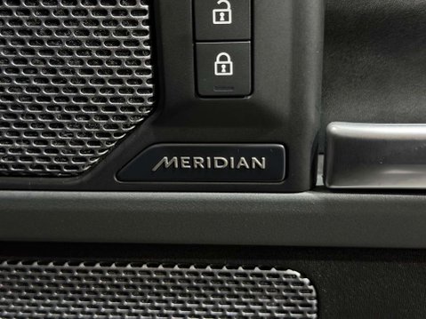 Land Rover Defender 3.0 D300 MHEV X-Dynamic HSE SUV 5dr Diesel Auto 4WD Euro 6 (s/s) (300 ps) 44