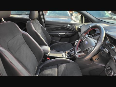 Ford Kuga ST-LINE X 15