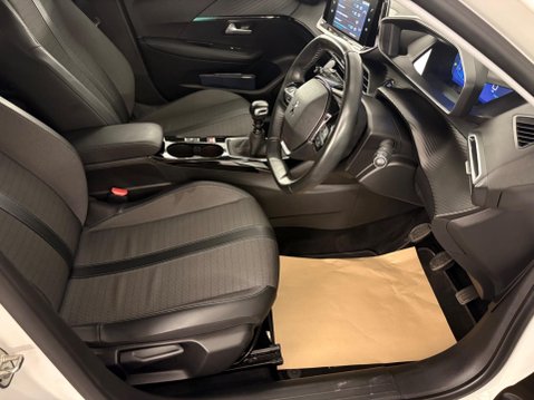 Peugeot 208 1.2 PureTech Allure Premium Euro 6 (s/s) 5dr 4