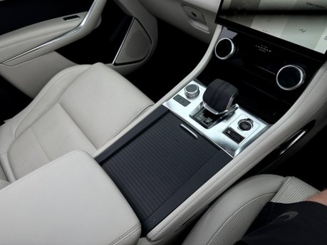 Jaguar F-Pace R-DYNAMIC BLACK 47