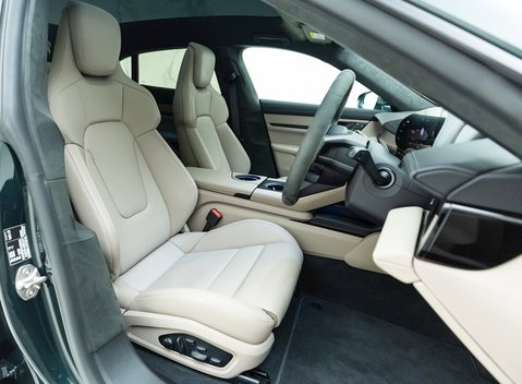 Porsche Taycan GTS Sport Turismo 10