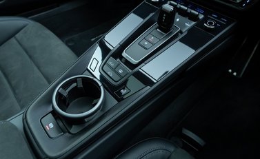 Porsche 911 Carrera GTS (992) 18