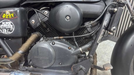 Honda VT 1999 RUNNING PROJECT CRUISER BIKE SPARES OR REPAIR 125CC LEARNER 18