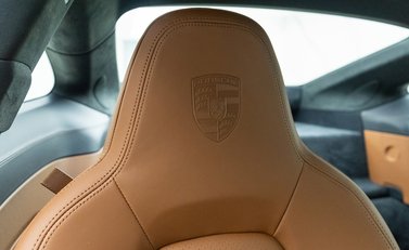 Porsche 911 (992) GT3 Touring 7