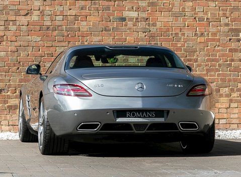 Mercedes-Benz SLS AMG 3
