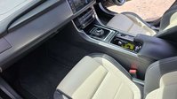 Jaguar XF 2.0d R-Sport Saloon 4dr Diesel Auto Euro 6 (s/s) (180 ps) 38