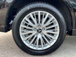 Mitsubishi Outlander 2.4 Outlander Dynamic PHEV CVT 4WD 5dr 14