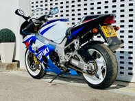 Suzuki GSX-R GSXR 1000 K1 21