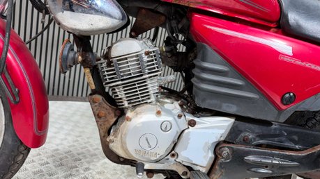 Yamaha YBR125 Custom 2009 HIGH MILES BREAKER PROJECT PARTS BIKE 125CC LEARNER 21