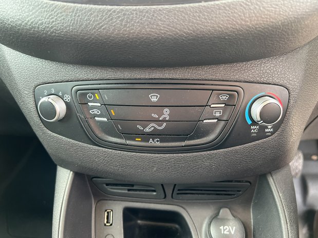Ford Transit Courier SWB L1H1 Low Roof Sport Air Con Alloys Sensors Cam EURO 6 NO VAT 28