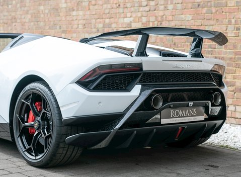Lamborghini Huracan Spyder LP640-4 Performante 23