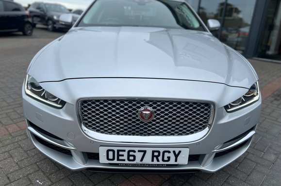 Jaguar XE 2.0 D PORTFOLIO AUTO 4