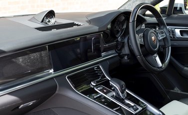 Porsche Panamera Turbo Sport Turismo 16