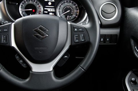 Suzuki Vitara SZ-T BOOSTERJET MHEV 19